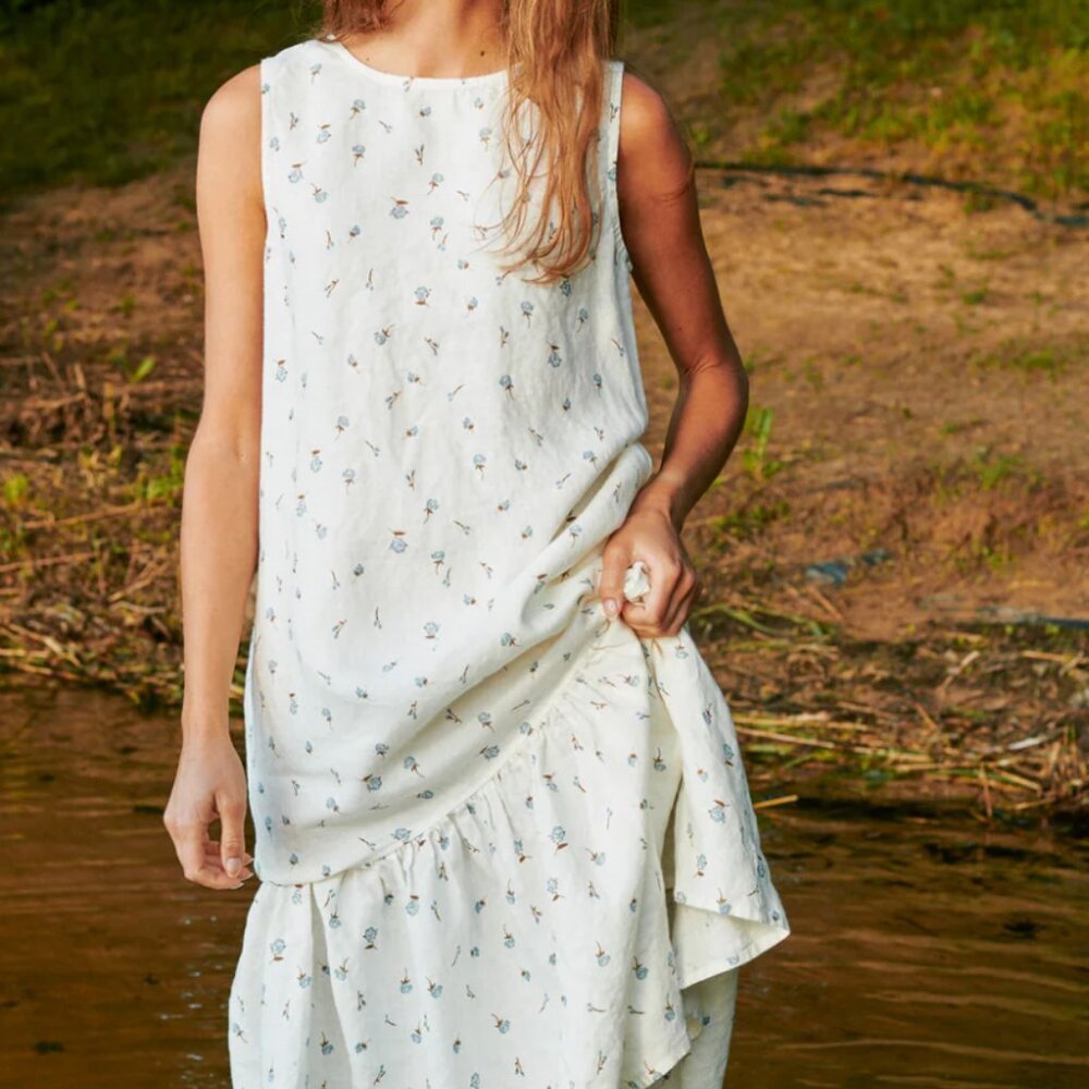 notPERFECTLINEN Patna Dropped Ruffle Maxi Dress Size Small Milky White Blue Rose